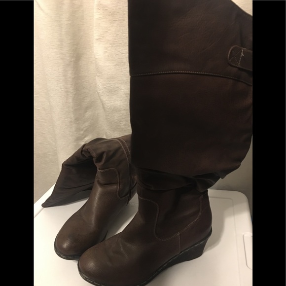 Avenue Brown Boots - Picture 2 of 11
